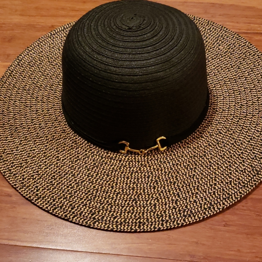 Black and tan sun hat